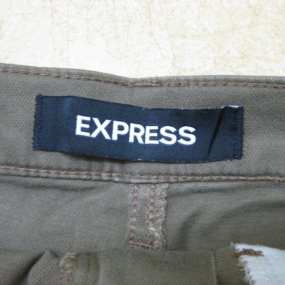NWT Express olive green denim frayed hem shorts 2 - Picture 7 of 8